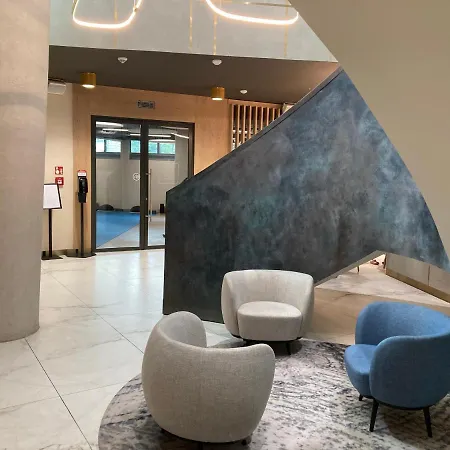 Wav E225 アパート ミエンジズドロイェ